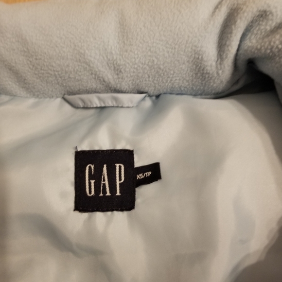 GAP Women's Fall or Winter Vests - Picture 2 of 2